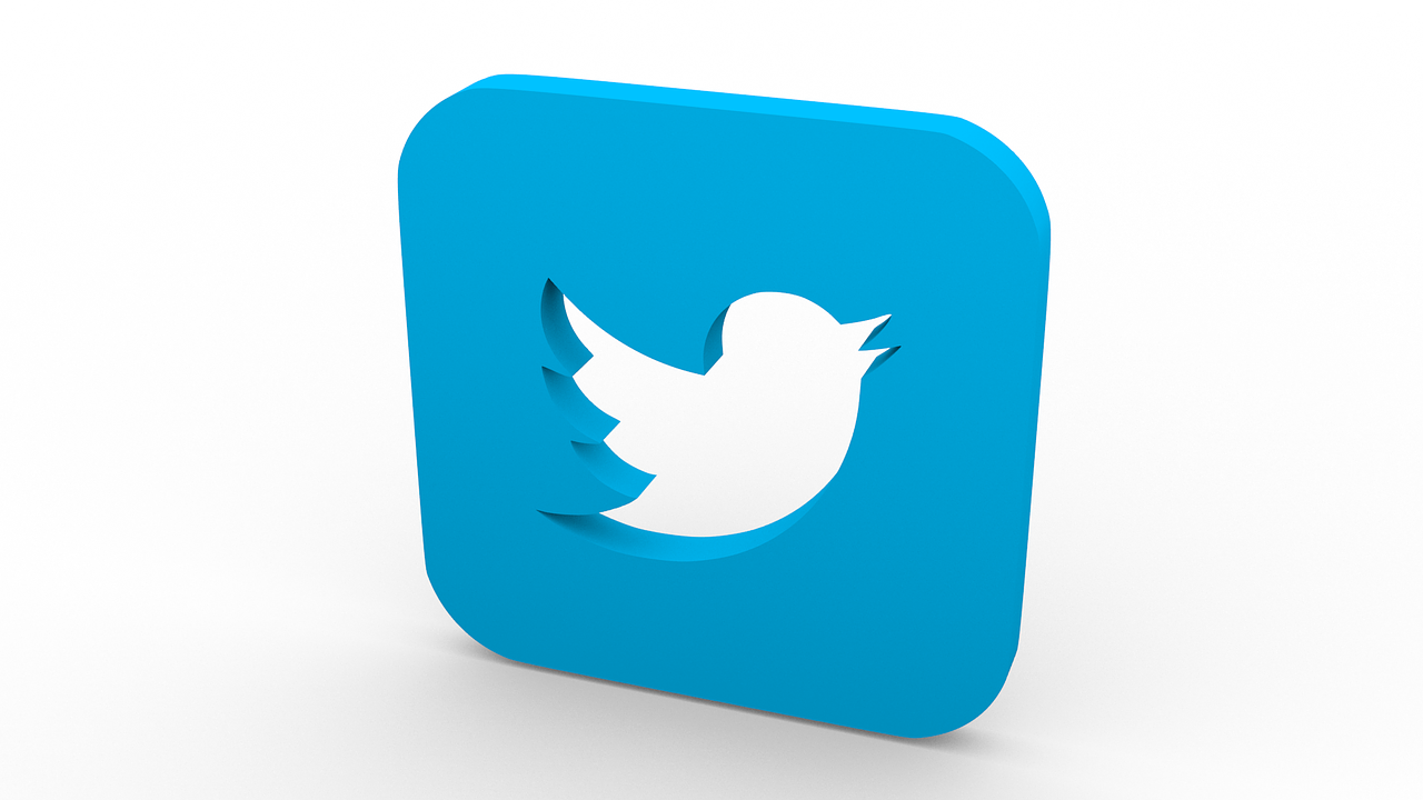Contemporary social media marketing: Exploring the opportunities and challenges of Twitter.